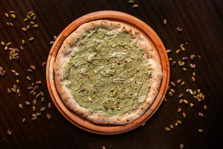 Creme de leite fresco, creme de pistache e pistache torrado.