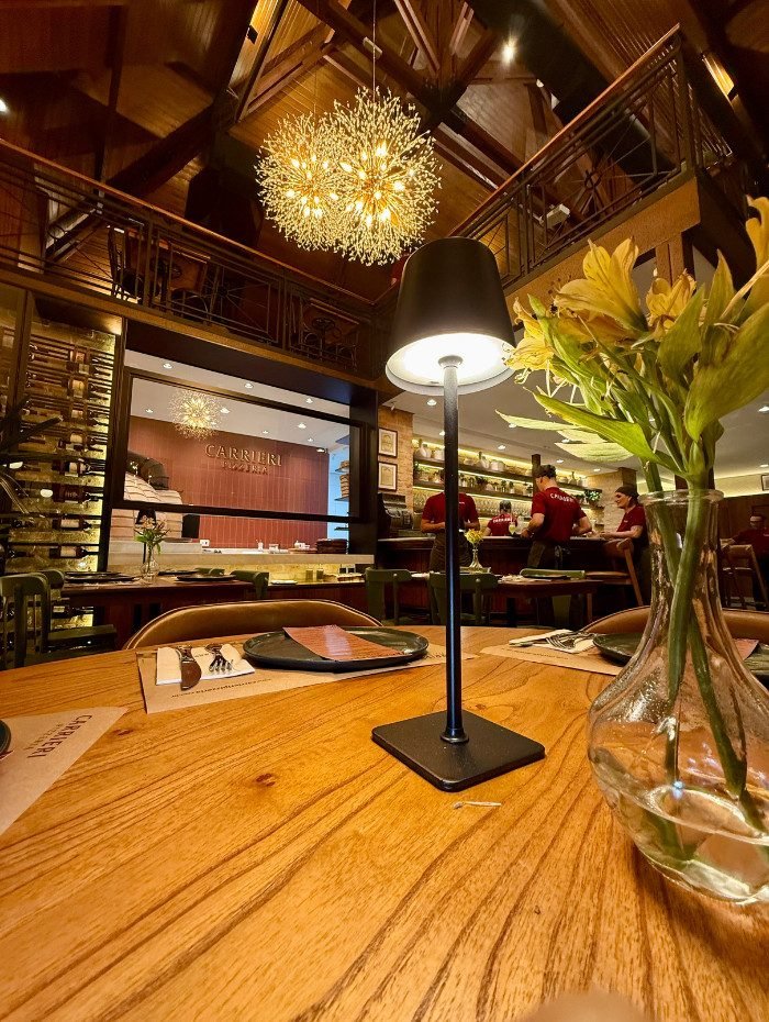 Salão principal do restaurante Carrieri Pizzeria